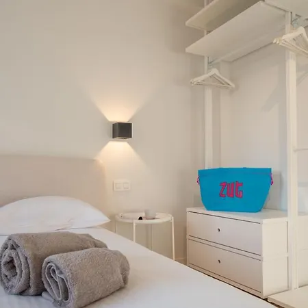 Apartment Bright Modern With Balcony