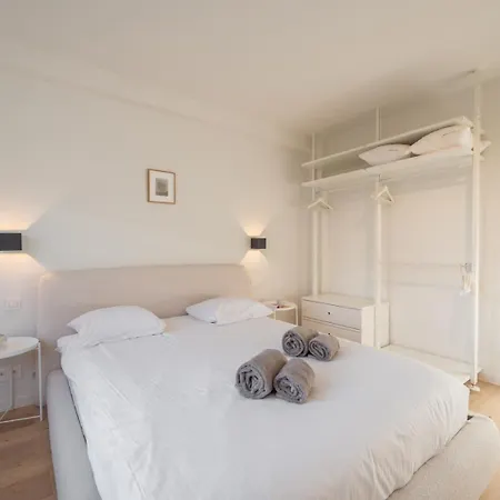 Apartment Bright Modern With Balcony *